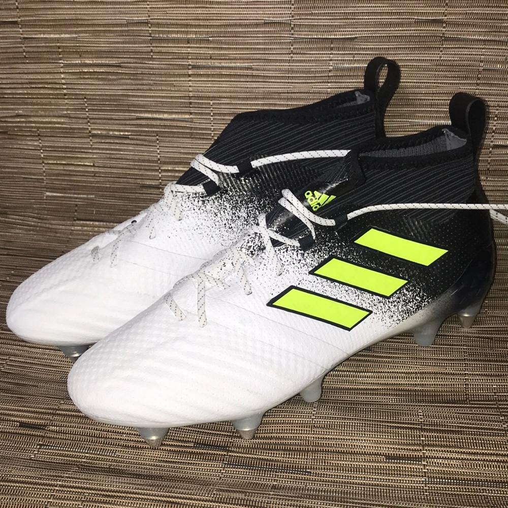 Men’s soccer cleats (firm ground)